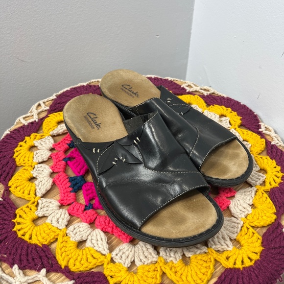 Clarks Shoes - Clarks black leather slide on sandal